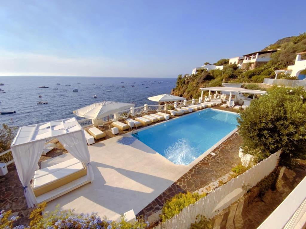 La Piazza Luxury & Hotel