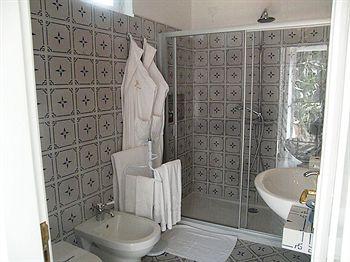 La Piazza Luxury & 4* Panarea