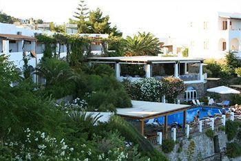 La Piazza Luxury & 4* Panarea