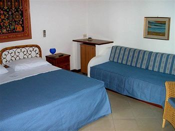 La Piazza Luxury & 4* Panarea
